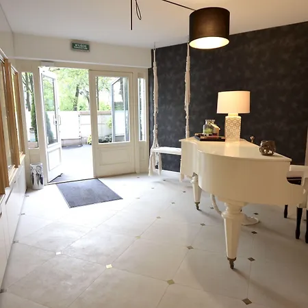 A11 & Spa Dermique Apartment *