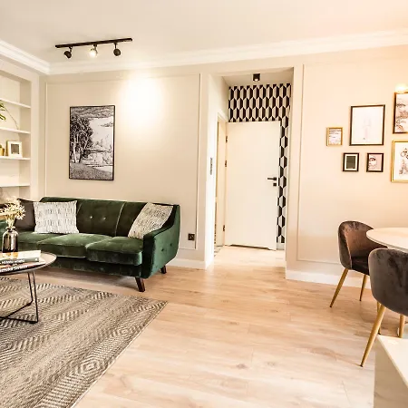 Apartment A11 & Dermique Krakau