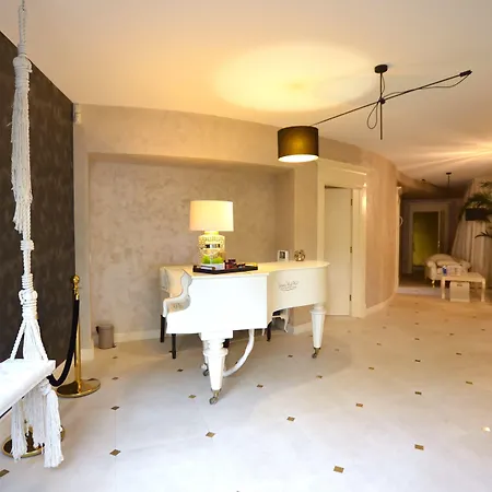 Apartament A11 & Dermique *
