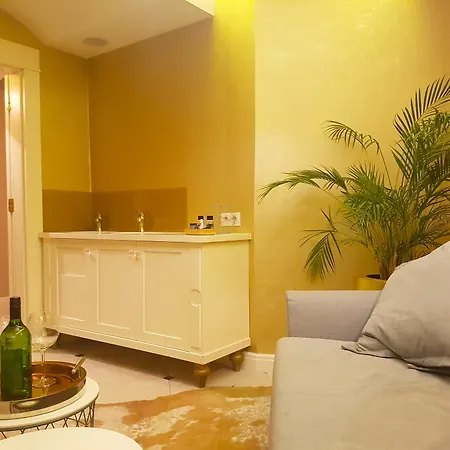 Apartament A11 & Dermique